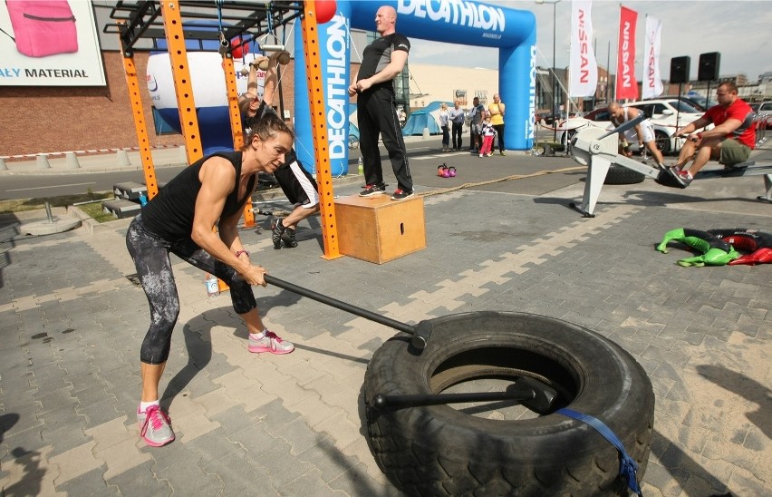 Wrocław: Siatkówka plażowa, pokazy fitness i zumba w Magnolii (ZDJĘCIA)