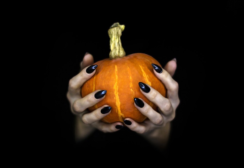Jakie paznokcie na Halloween będą świetnym pomysłem? Wśród...