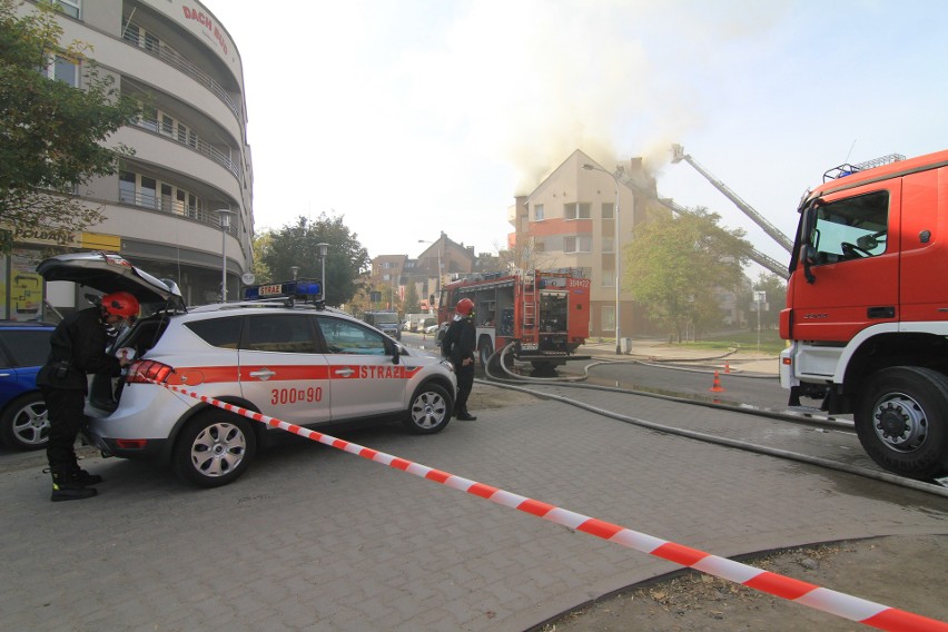 Pożar na Krzyckiej. Osiem zastępów straży w akcji, ewakuowano mieszkańców