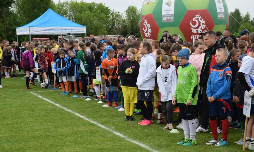 Pogoda nie popsuła dobrej zabawy w finale wojewódzkim Pucharu Tymbarku. Na miejscu był nasz reporter