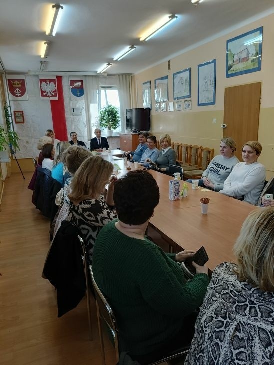Spotkanie z przedstawicielkami kół gospodyń wiejskich gminy Czarnocin. Była okazja do podziękowań za troskę o lokalną tradycję