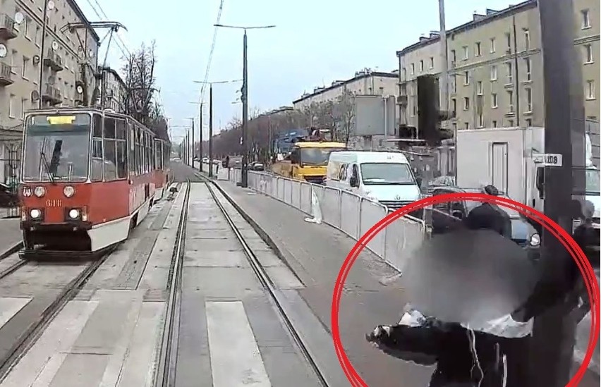 Kobieta w ciąży wbiega wprost pod tramwaj. Do wypadku doszło...