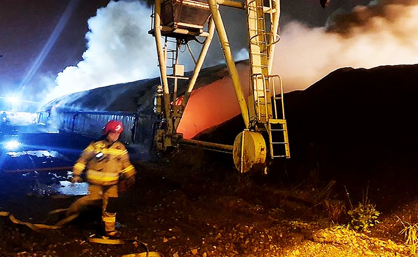 Nowy Sącz. Wielki pożar w wielkiej firmie. Trzynaście straży i dwanście godzin gaszenia