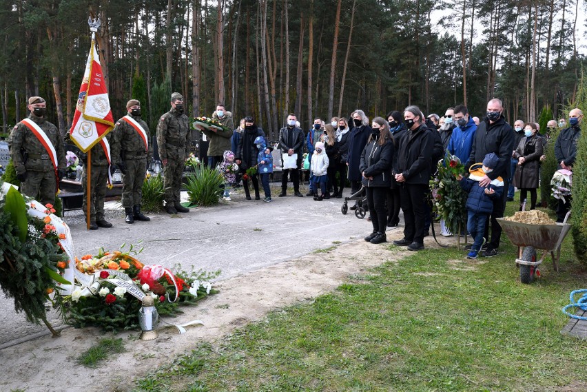 Ostatnia ziemska droga kapitana Bolesława Chmielowca pseudonim „Komar”. Żołnierz Armii Krajowej został pochowany w Tarnobrzegu  (ZDJĘCIA)