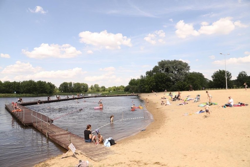 Ostrołęka. Plaża miejska już otwarta. Od 26.06.2020 można wypoczywać pod okiem ratowników