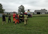 W Racławicach mężczyzna spadł z dachu. Helikopter LPR zabrał go do Tarnowa (AKTUALIZACJA)