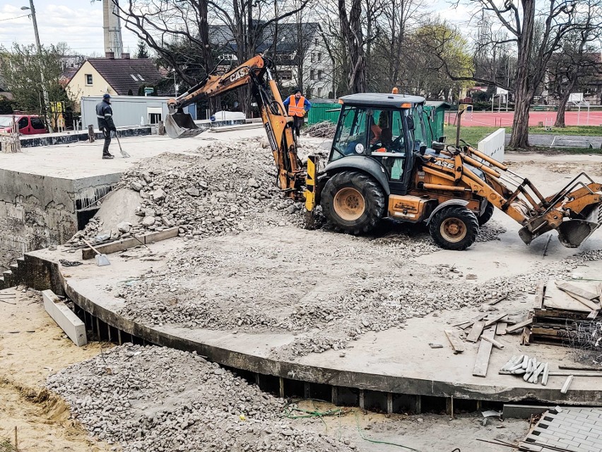 W Żydowcach trwa przebudowa niewielkiego, klimatycznego amfiteatru. Zobaczcie zdjęcia