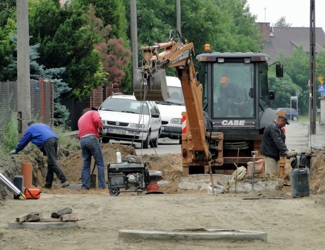 Drogowcy już kończą budowę kanalizacji deszczowej na środkowym odcinku ulicy Gołaszewskiego.