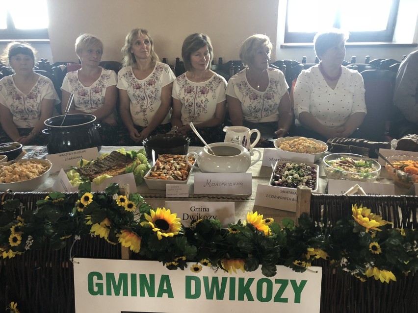 „Nasze sandomierskie – kulinaria regionalne” na sandomierskim Zamku. Srebrna chochla dla dania z gminy Samborzec 