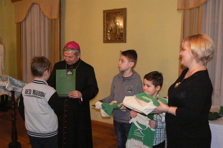 Nagrody wręczał biskup Henryk Tomasik.