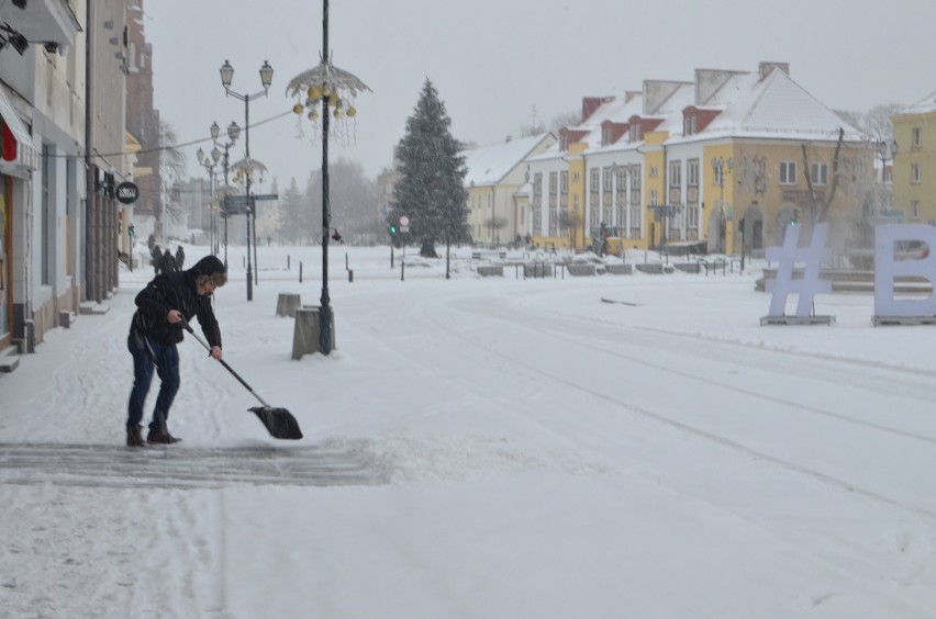 Ostrzeżenie IMGW. Na drogach bardzo niebezpiecznie. Synoptycy wydali ostrzeżenie pierwszego stopnia