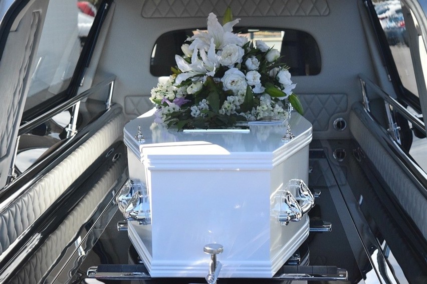 Firmy pogrzebowe działają coraz bardziej kompleksowo...
