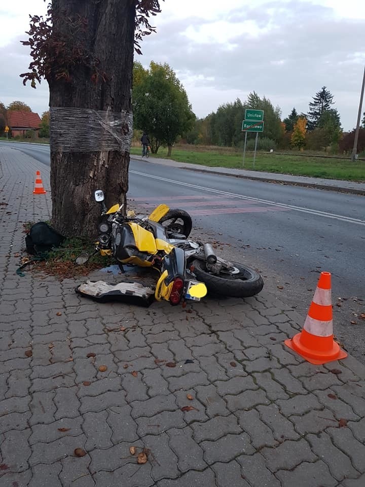 Tragiczny wypadek w Unisławiu, nie żyje motocyklista [zdjęcia]