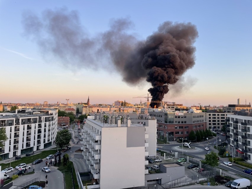 Czarny słup dymu nad Wrocławiem. Kolejny pożar (ZDJĘCIA) 