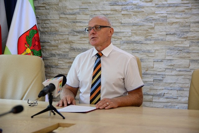 Romuald Zawodnik, burmistrz Pionek poinformował o unieważnieniu konkursu na dyrektora PSP numer 1 w Pionkach.