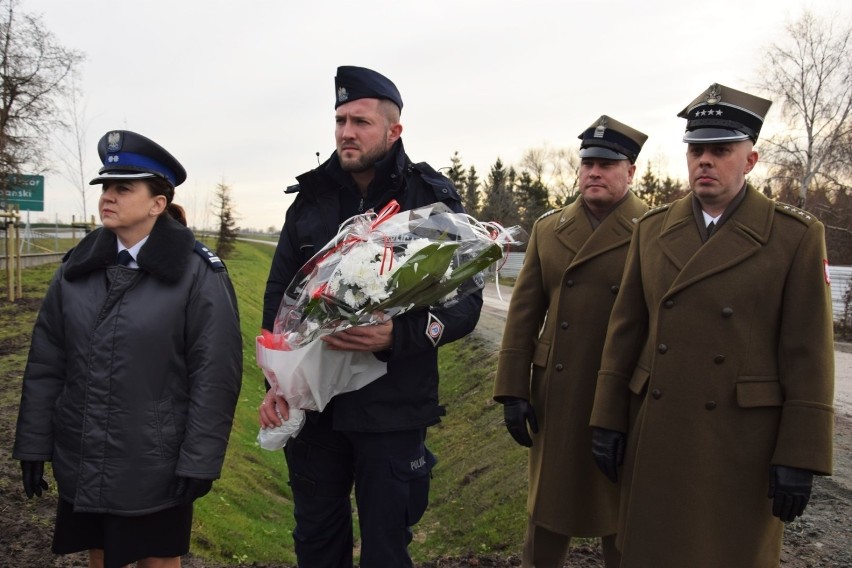 Samorządowcy z Nowego Dworu Gdańskiego uczcili pamięć poległych czołgistów. Ponieśli śmierć w wodach Linawy w grudniu '80