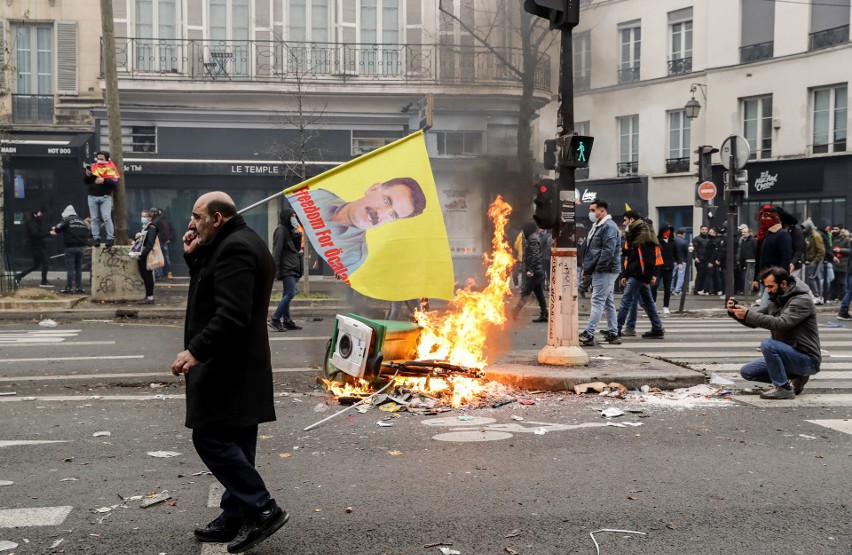 Zamieszki na ulicach Paryża.