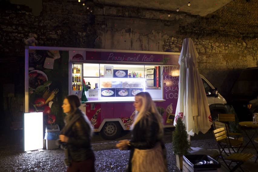 Kraków. Truckarnia – oto nowe miejsce z food truckami na Kazimierzu [ZDJĘCIA]