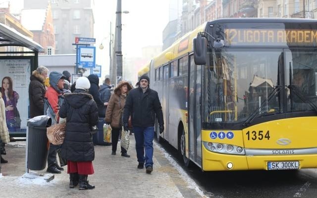 Koleje Śląskie,  KZK GOP, MZKP Tarnowskie Góry oraz MZK Tychy wprowadzają w środę, 7 lutego, bezpłatne przejazdy dla pasażerów, którzy będą mieć ze sobą dowód rejestracyjny samochodu osobowego