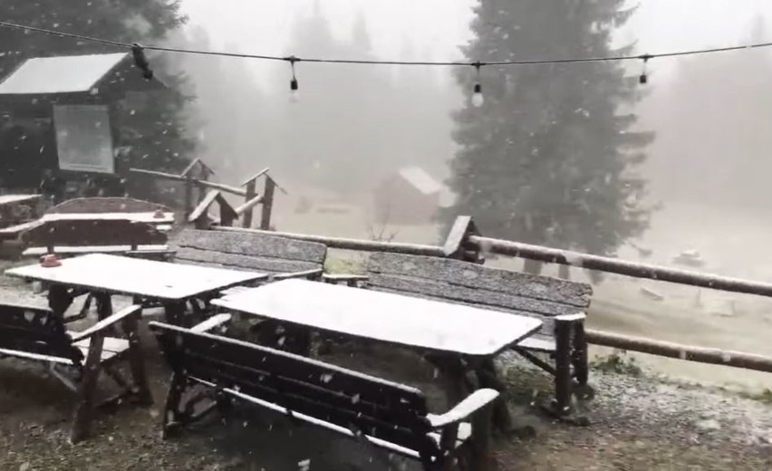 Od rana w Beskidach sypie śnieg. Spadło go od 5 do 10 cm.