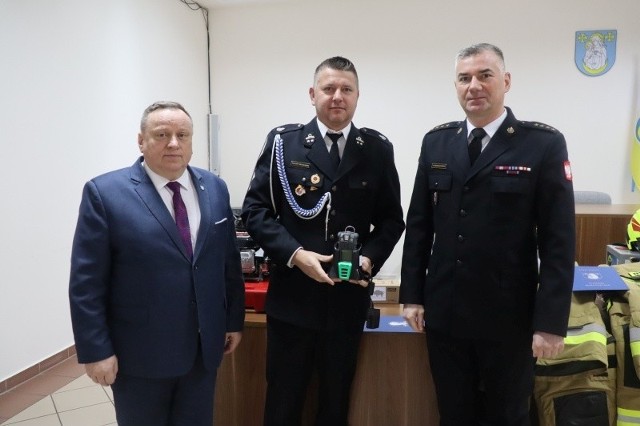 Siedem jednostek OSP z terenu administracyjnego gminy Wysokie Mazowieckie otrzymało nowy sprzęt ratowniczo-gaśniczy