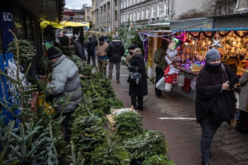 Kraków. Na placach targowych szał przedświątecznych zakupów