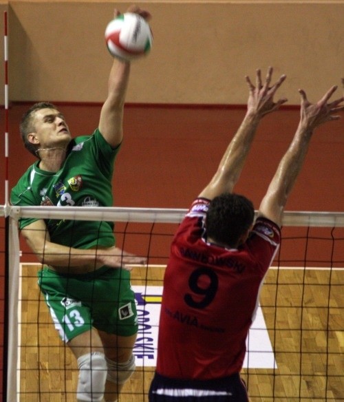 Bartłomiej Piekarczyk (atakuje) i jego koledzy z nyskiej drużyny nie zagrają w sobotę przeciwko zespołowi z Kielc.