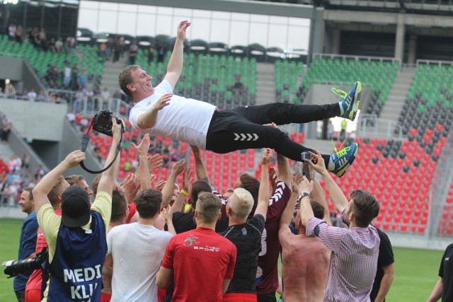 GKS Tychy w 1. lidze. Awans został przypieczętowany zwycięstwem nad Stalą 1:0.