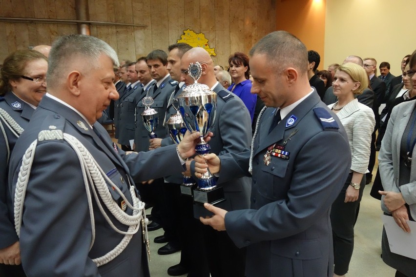 Nagrody i puchary dla policjantów z Łódzkiego [ZDJĘCIA]
