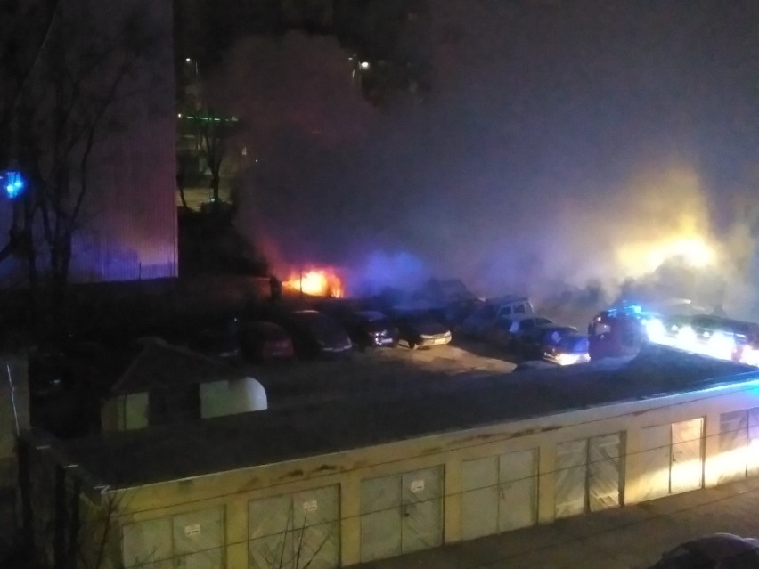 W nocy spłonęły trzy samochody [FILM, FOTO]