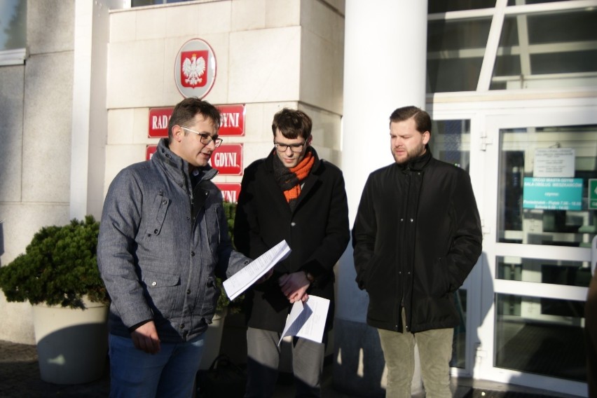 Mieszkańcy Gdyni tuż przed złożeniem petycji ws. podwyżek...