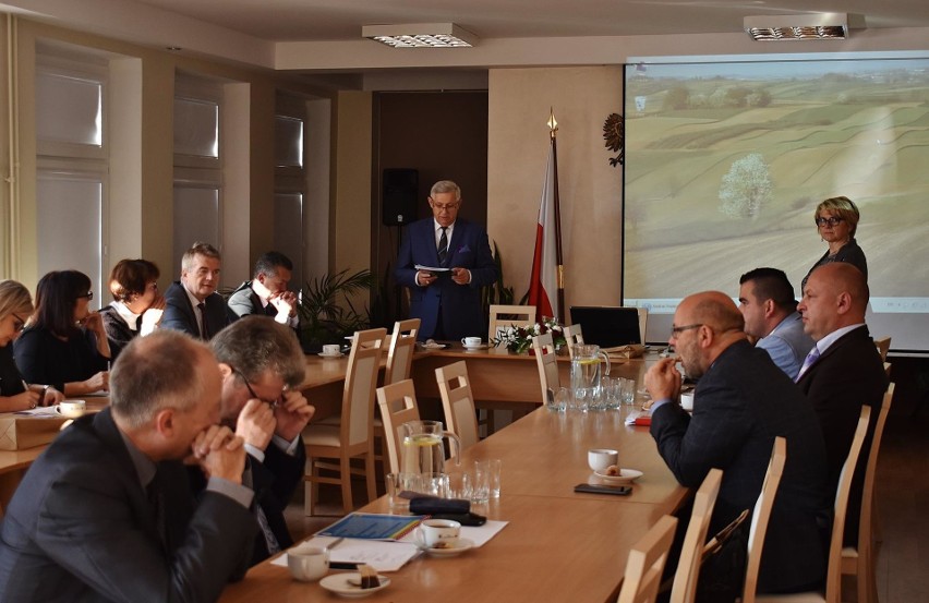 W Urzędzie Gminy Dębnica Kaszubska odbył się Konwent Wójtów...
