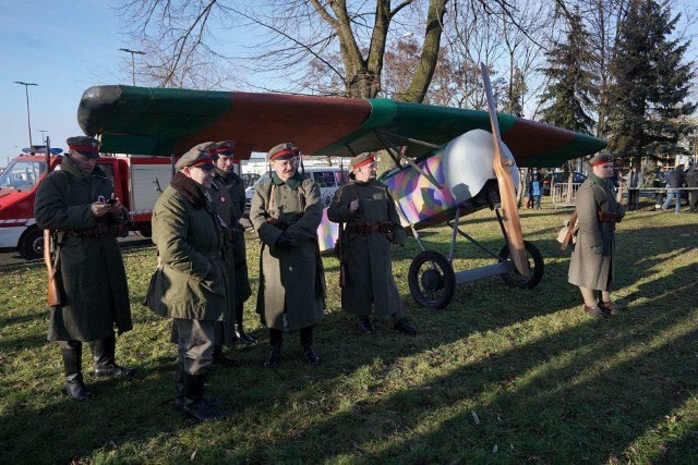 Podczas pikniku można było z bliska obejrzeć m.in. replikę myśliwca marki Fokker DVIII z czasów Powstania Wielkopolskiego. 