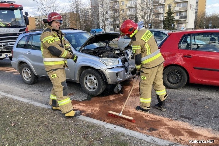 Wypadek w Stalowej Woli. Dwie osoby ranne w zderzeniu trzech samochodów [ZDJĘCIA]