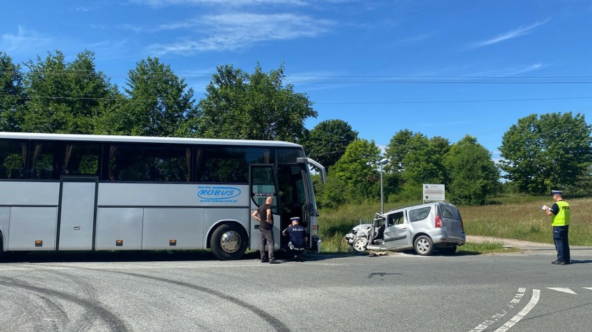Wypadek autobusu w Dębogórach