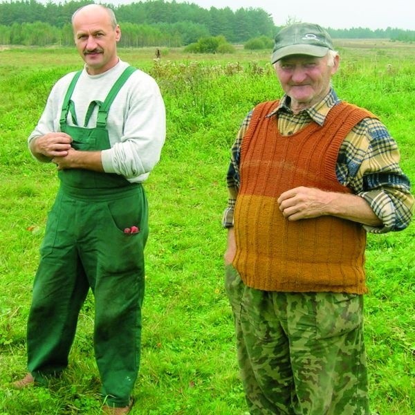 Gdzieś ludzi trzeba chować. Jesteśmy za cmentarzem - mówią Wojciech i Edward Popławscy