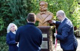 Henri Dunant założyciel Czerwonego Krzyża ma pomnik w Grudziądzu. Statuetkami nagrodzono najbardziej zasłużonych działaczy PCK [zdjęcia]