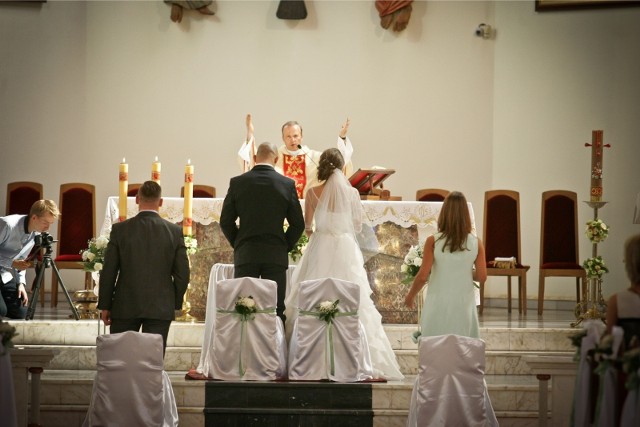 Kolejna diecezja wprowadza ograniczenia ws. piosenek na ślubach!
