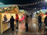 Jarmark Świąteczny w Sosnowcu już otwarty dla mieszkańców. Zobacz jak prezentuje się świąteczne miejsce