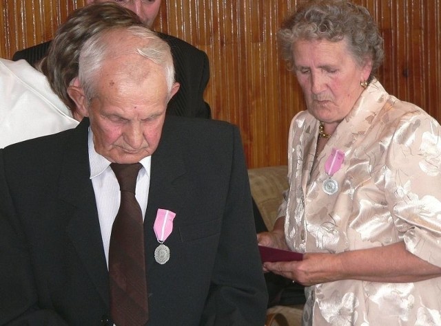 W gronie "złotych&#8221; par, odznaczonych prezydenckimi medalami, znaleźli się także Władysława i Marian Kularowie z Królewic.