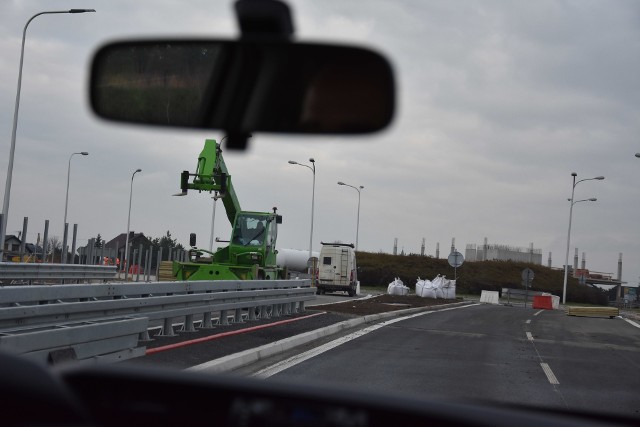 Kierowcy, jadąc z Rybnika nową drogą regionalną w Żorach, utkną w korkach...