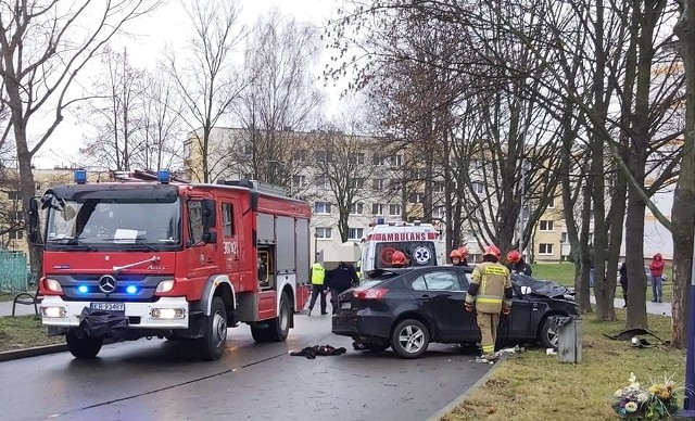 Wypadek na os. Złotego Wieku w Krakowie, w którym zginął 25-letni mężczyzna. Zdjęcia dzięki uprzejmości serwisu Kraków 112.