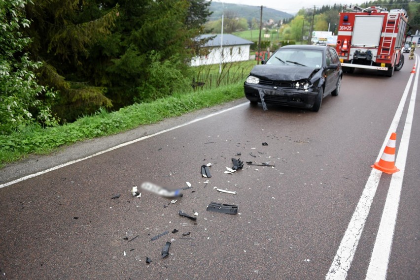 Wypadek w Kuńkowcach pod Przemyślem. Kierujący VW golfem uderzył w seata [ZDJĘCIA]