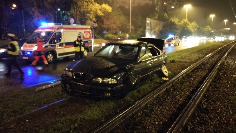 10-latka wypadła z auta na jezdnię! Poważny wypadek na al. Włókniarzy [zdjęcia]