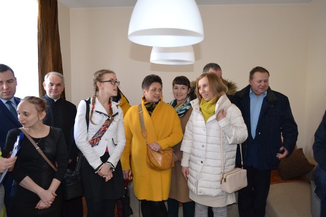 Pierwsze mieszkanie chronione w Jaworznie zostało oficjalnie otwarte w czwartek 27 lutego 2019 roku. Zobacz kolejne zdjęcia. Przesuwaj zdjęcia w prawo - naciśnij strzałkę lub przycisk NASTĘPNE