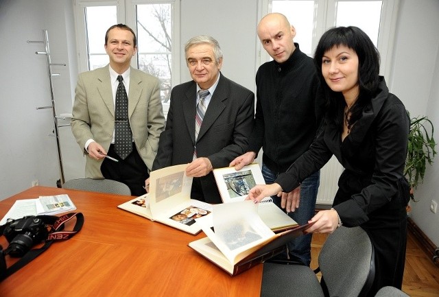 Przyszli fotograficy: od lewej Witold Garfunkel, pan Zbigniew (który chciał zachować anonimowość), Krystian Olszewski i Joanna Tritt-Pleban.