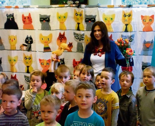 Przedszkolaki z Węgrzc z ilustratorką książek Elżbietą Wasiuczyńską