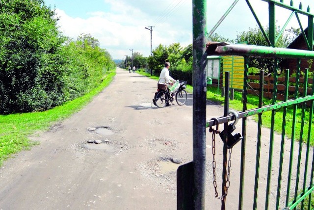 Nowy łącznik zastąpi prowizoryczną, zamkniętą drogę, którą samochody jeżdżą sporadycznie.