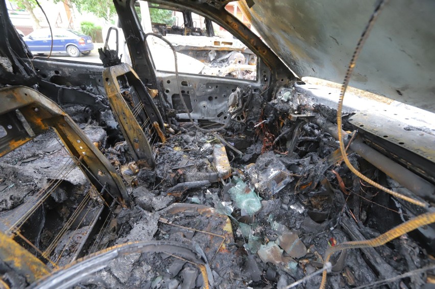 Pożar trzech samochodów na wrocławskiej Różance