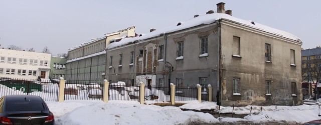 Było carskie więzienie, będzie szkoła zawodowa. Remont potrzebny od zaraz.